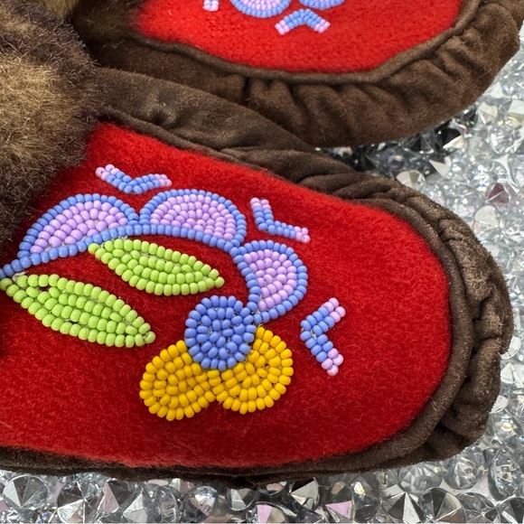 Moccasins handmade mukluks fur Sherpa suede leather beaded floral Inuit native - Picture 4 of 14